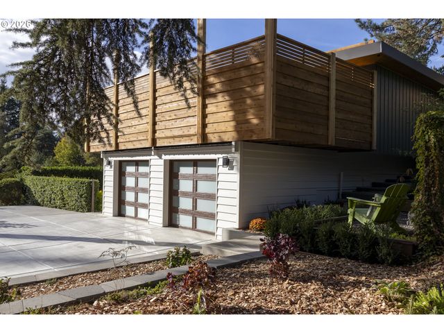 16998 GREENTREE Ave, Lake Oswego, OR 97034