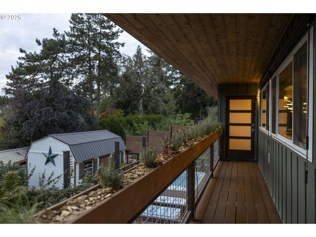 16998 GREENTREE Ave, Lake Oswego, OR 97034