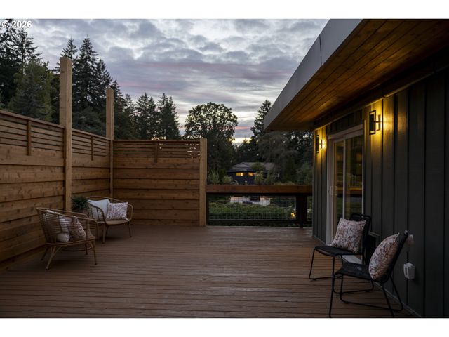 16998 GREENTREE Ave, Lake Oswego, OR 97034