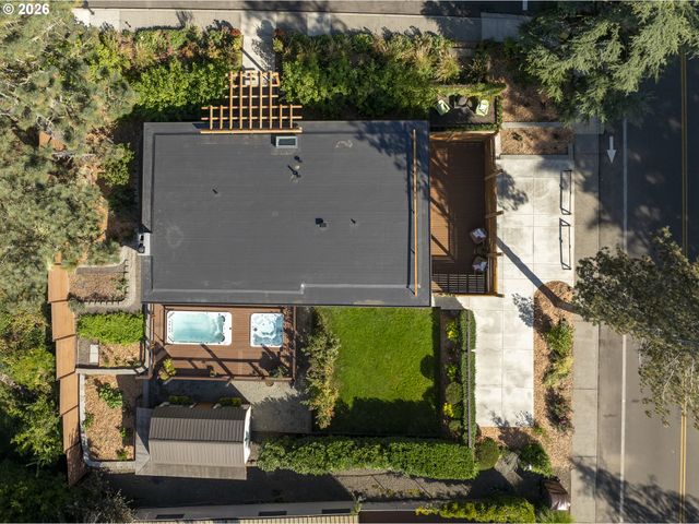 16998 GREENTREE Ave, Lake Oswego, OR 97034
