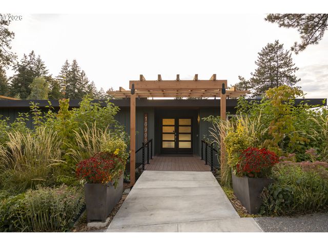 16998 GREENTREE Ave, Lake Oswego, OR 97034