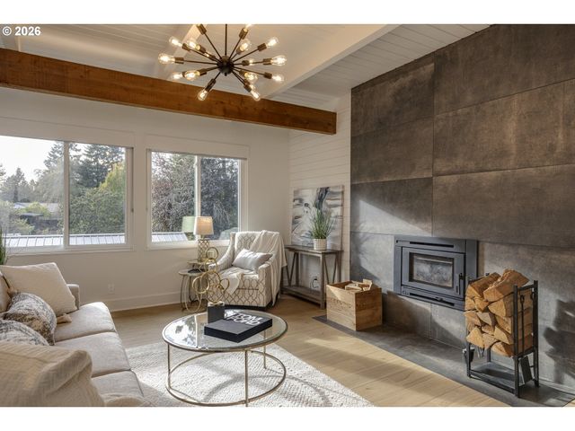 16998 GREENTREE Ave, Lake Oswego, OR 97034