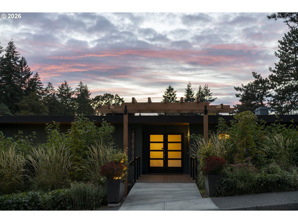 16998 GREENTREE Ave, Lake Oswego, OR 97034