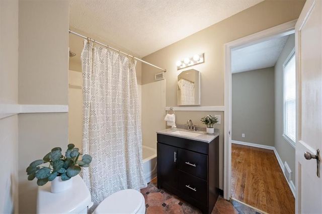 2106 W 48th Street, Westwood, KS 66205