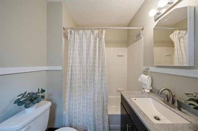 2106 W 48th Street, Westwood, KS 66205