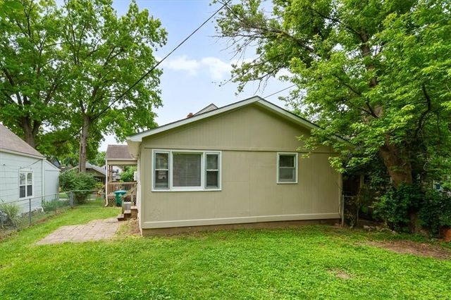2106 W 48th Street, Westwood, KS 66205