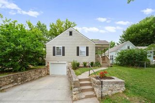 2106 W 48th Street, Westwood, KS 66205