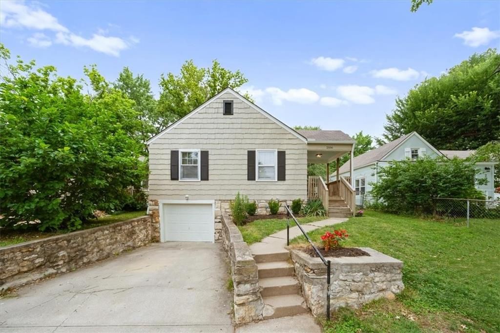 2106 W 48th Street, Westwood, KS 66205