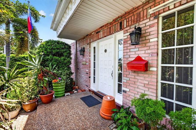 1636 SE 14TH Street, Fort Lauderdale, FL 33316