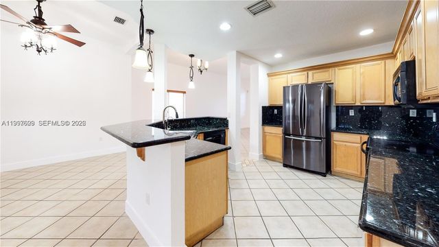 10873 NW 53rd Ln, Doral, FL 33178