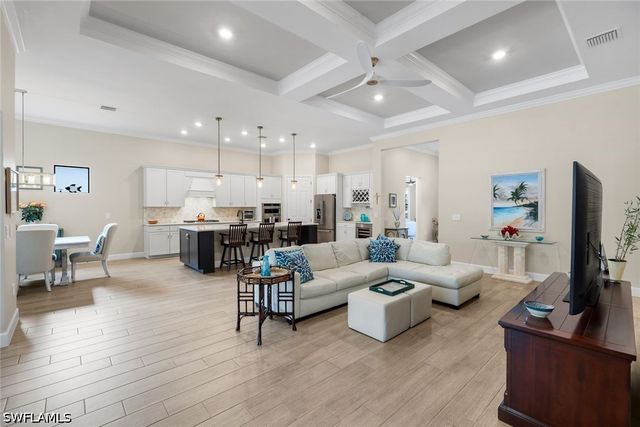 9527 Curlew DR, Naples, FL 34120