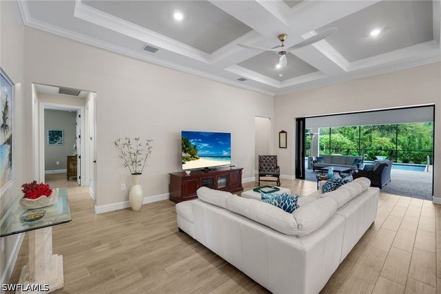 9527 Curlew DR, Naples, FL 34120
