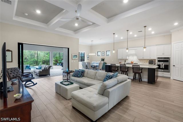 9527 Curlew DR, Naples, FL 34120