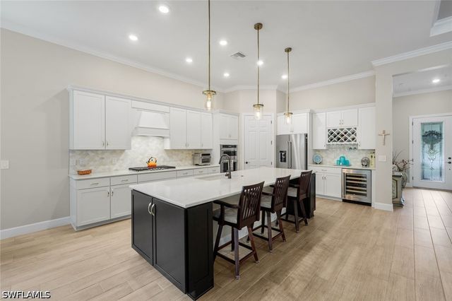 9527 Curlew DR, Naples, FL 34120