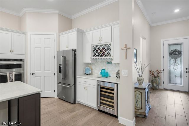 9527 Curlew DR, Naples, FL 34120