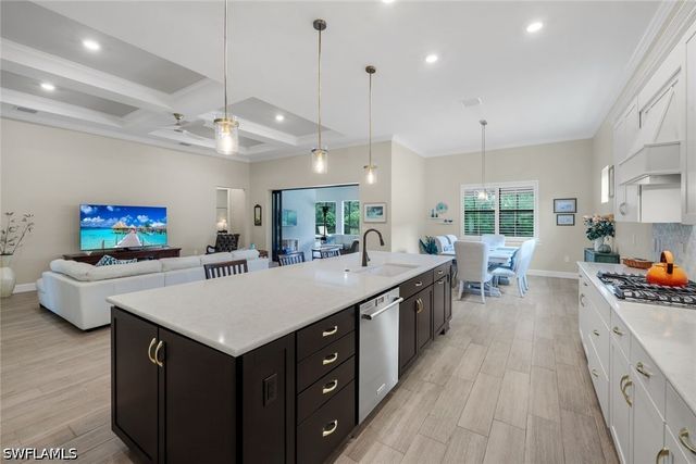 9527 Curlew DR, Naples, FL 34120