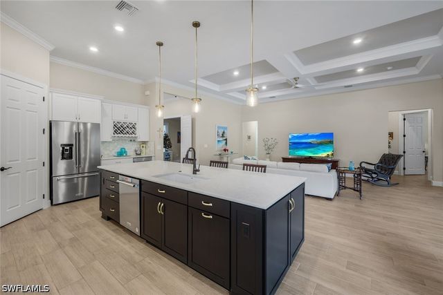 9527 Curlew DR, Naples, FL 34120