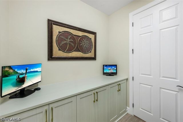 9527 Curlew DR, Naples, FL 34120