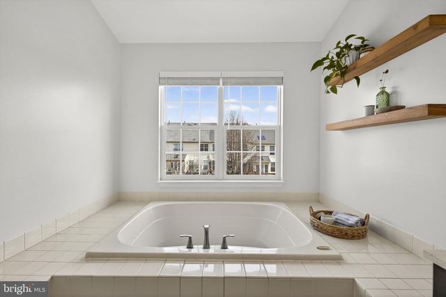 25510 CROSSFIELD DR, Chantilly, VA 20152