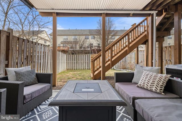 25510 CROSSFIELD DR, Chantilly, VA 20152