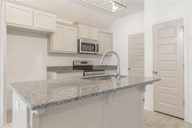 4680 Lincoln Landing, Harrah, OK 73045