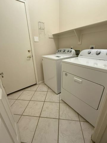 979 E Brentrup Drive, Tempe, AZ 85283