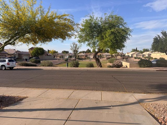 979 E Brentrup Drive, Tempe, AZ 85283