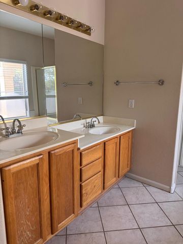 979 E Brentrup Drive, Tempe, AZ 85283