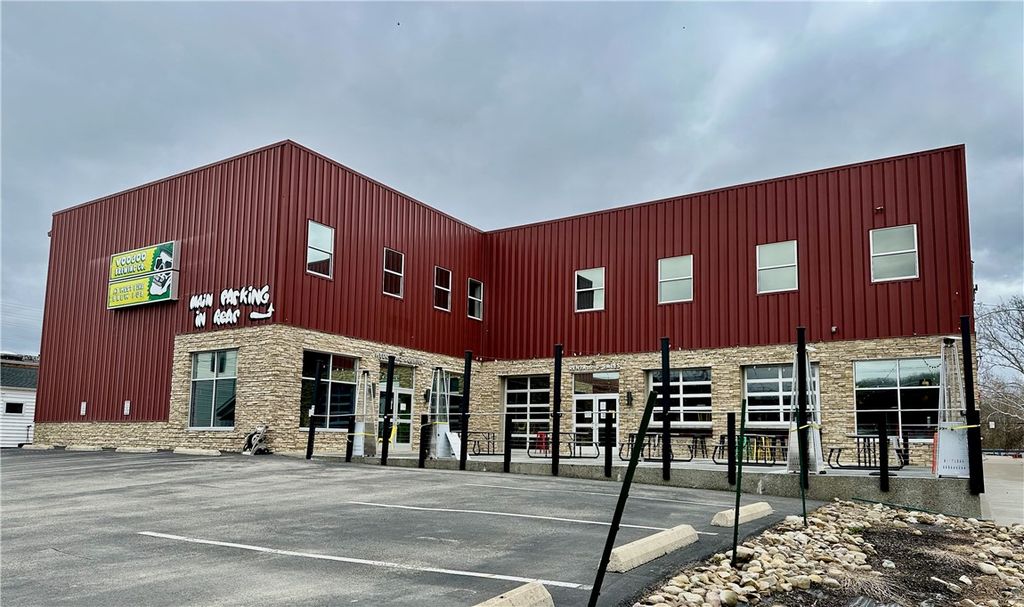 23 W Pike Street, Houston, PA 15342