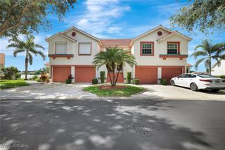 613 Windsor SQ 101, Naples, FL 34104
