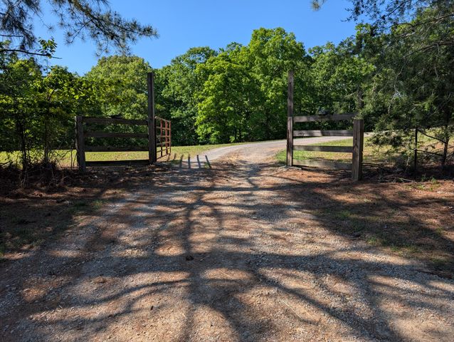 456 Walker Ridge Rd, Big Rock, TN 37023