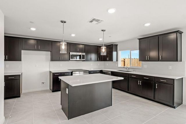 2163 S Terry Avenue, Fresno, CA 93725