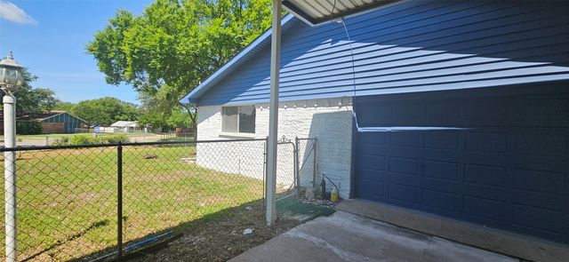 402 Ivy Way, Garland, TX 75043