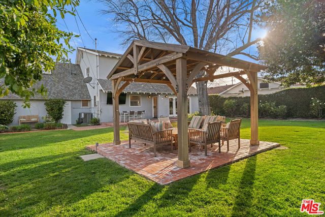 23643 Califa Street, Woodland Hills, CA 91367