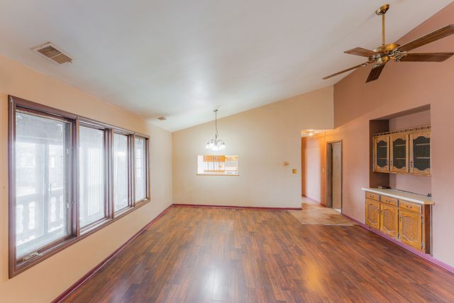 9724 W Creek Road B2, Palos Park, IL 60464