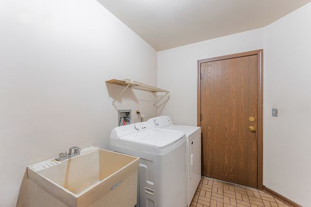 9724 W Creek Road B2, Palos Park, IL 60464