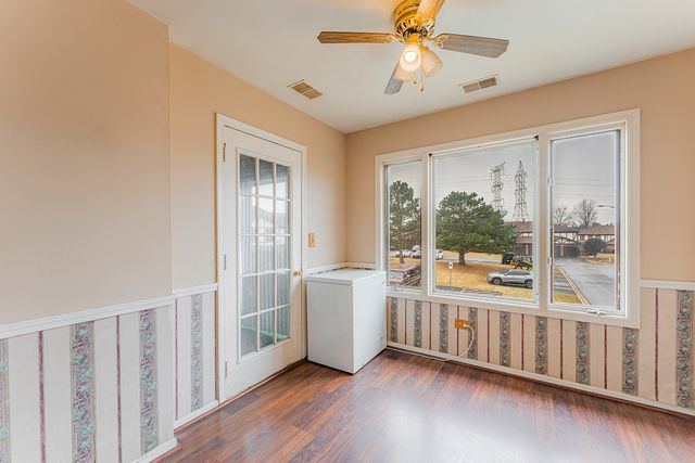 9724 W Creek Road B2, Palos Park, IL 60464