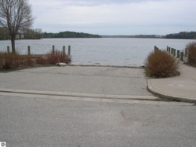 1565 Edgewater Ridge, Traverse City, MI 49684