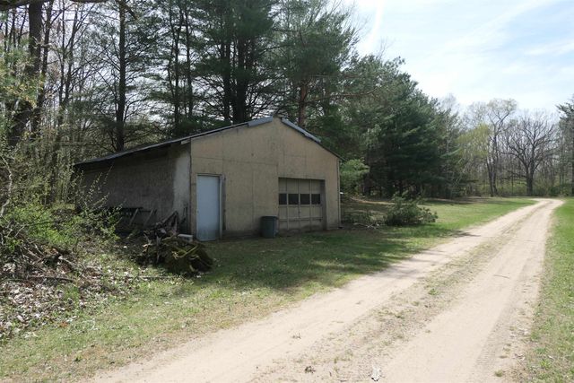 6480 W Lake Shore, Remus, MI 49340