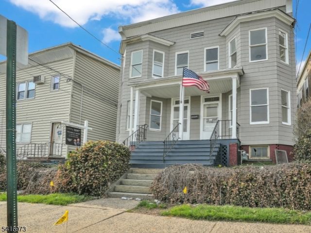 33 Delaware St, Elizabeth City, NJ 07206