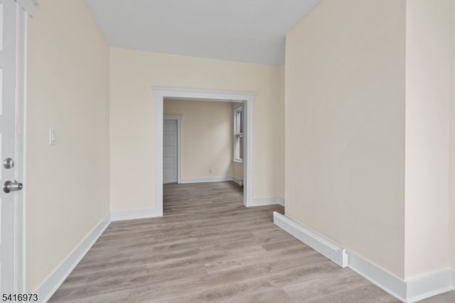 33 Delaware St, Elizabeth City, NJ 07206