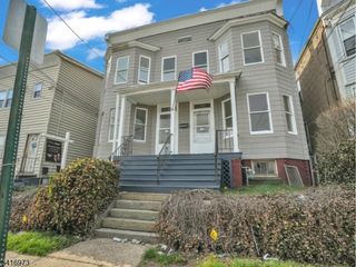 33 Delaware St, Elizabeth City, NJ 07206