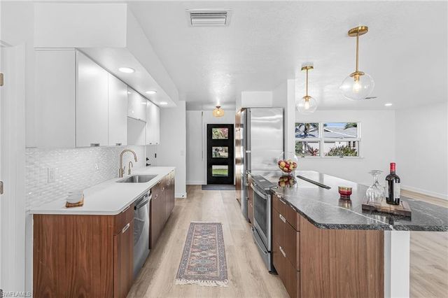 2839 Via Paloma DR, Punta Gorda, FL 33950