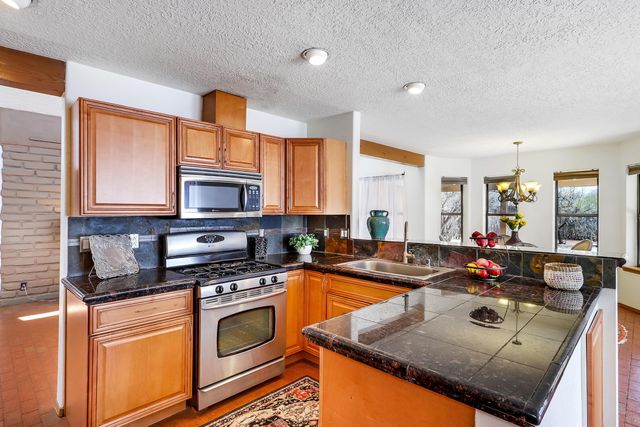 4412 De La Cruz NW, Albuquerque, NM 87107