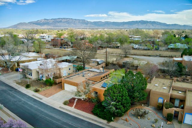 4412 De La Cruz NW, Albuquerque, NM 87107