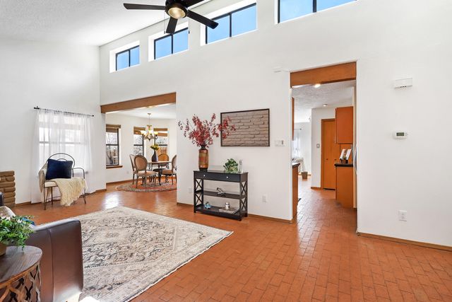 4412 De La Cruz NW, Albuquerque, NM 87107