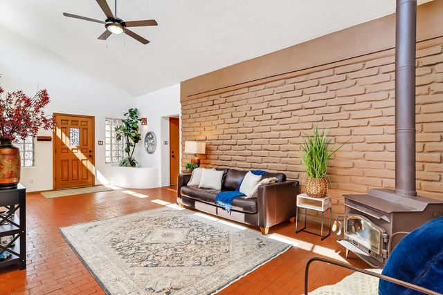 4412 De La Cruz NW, Albuquerque, NM 87107