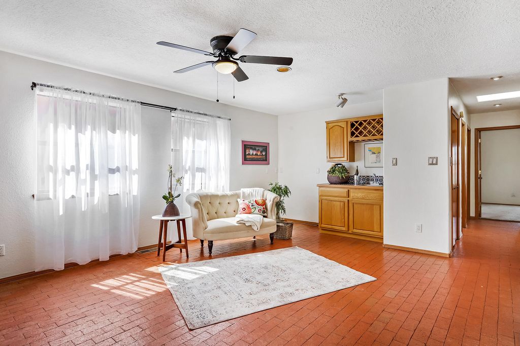 Image 10 of property listing at 4412 De La Cruz NW, Albuquerque, NM 87107