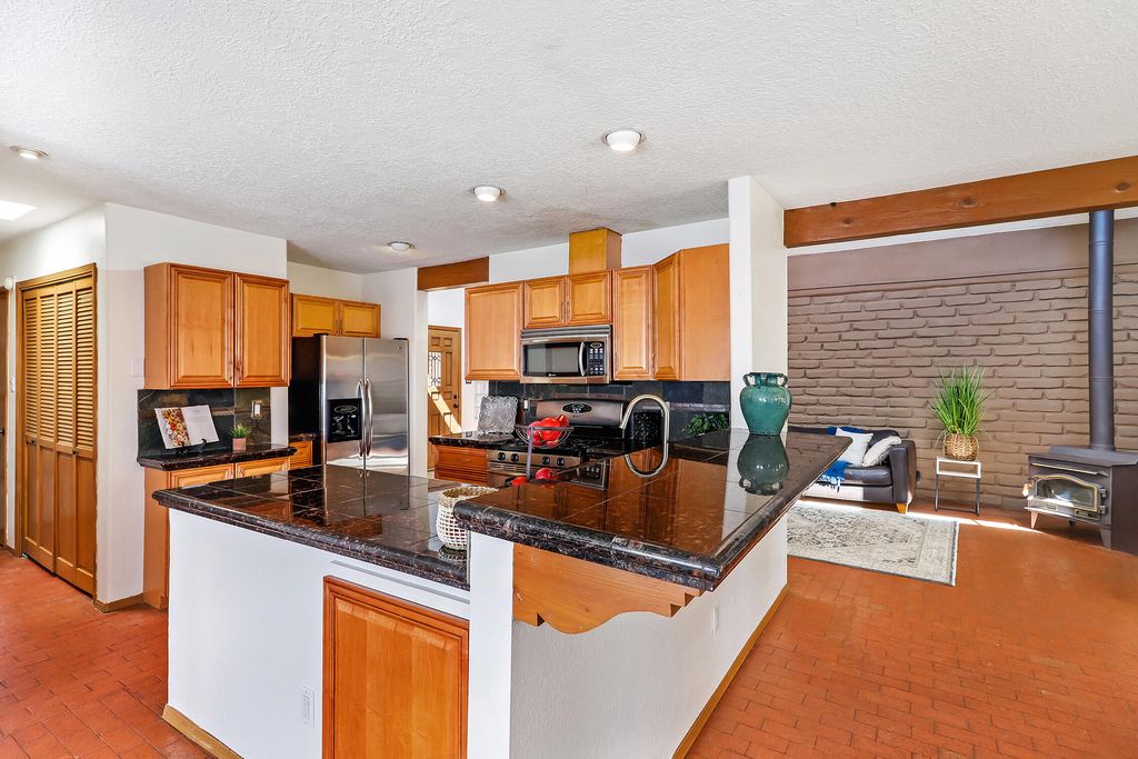 Image 12 of property listing at 4412 De La Cruz NW, Albuquerque, NM 87107