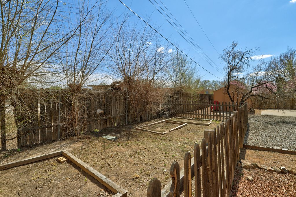 Image 30 of property listing at 4412 De La Cruz NW, Albuquerque, NM 87107